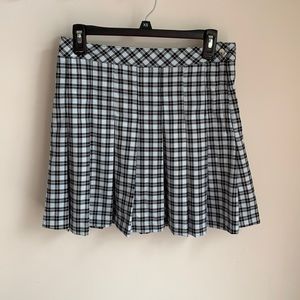 Divided pleated skirt